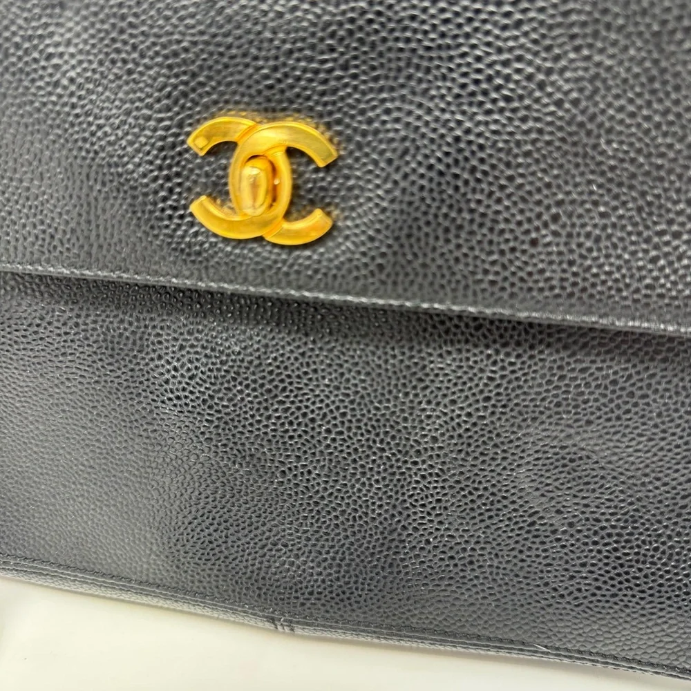 💯 Authentic Chanel Black Caviar CC  24K gold plated hardware Shoulder Bag - Picture 6 of 13
